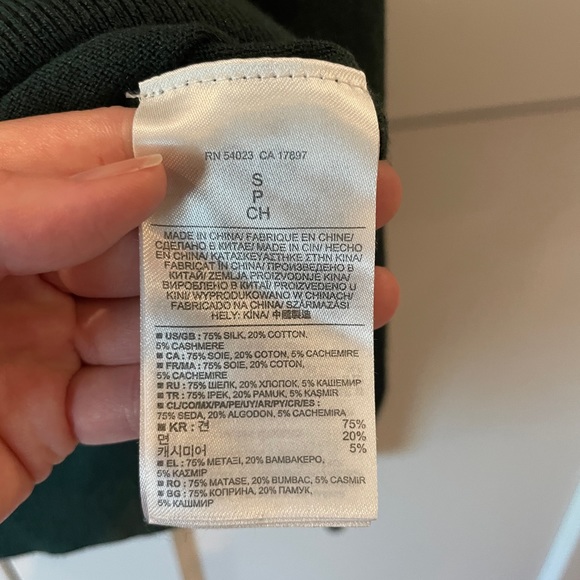 Banana Republic Hunter Green V-Neck Luxury Blend Sweater - Picture 4 of 5